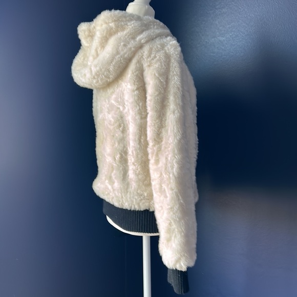 Fur Jacket - Picture 5 of 11